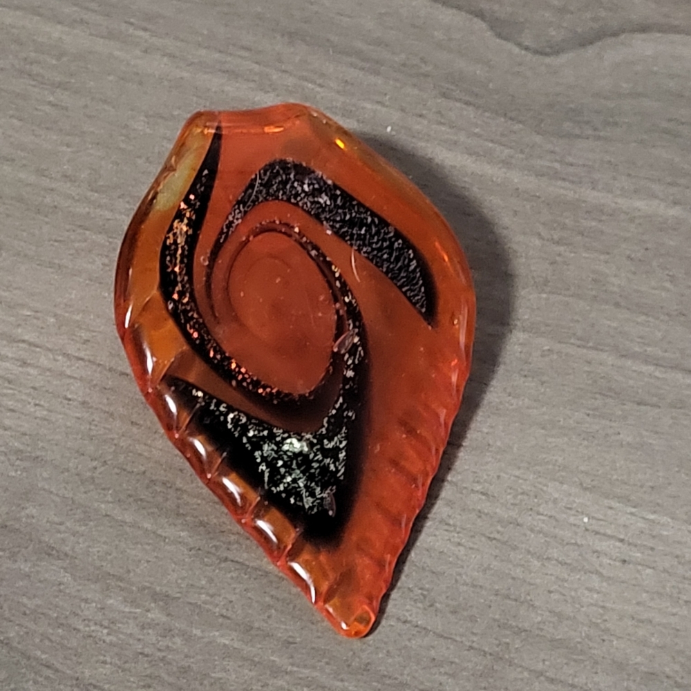Murano Style Glass Pendant Leaf Swirl